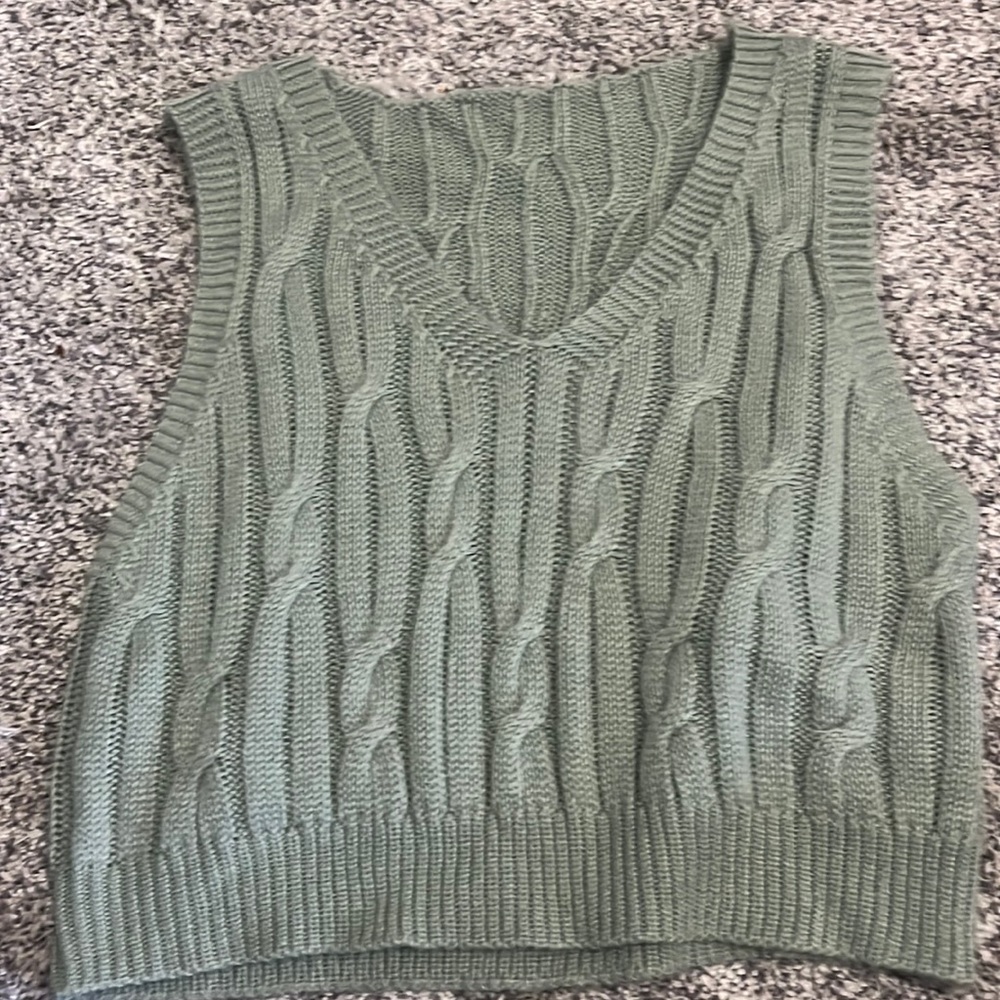 5/$25 cropped sweater vest
